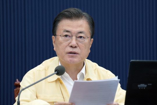 문재인 대통령이 3일 청와대에서 열린 제34회 국무회의에서 발언하고 있다. <청와대 제공>